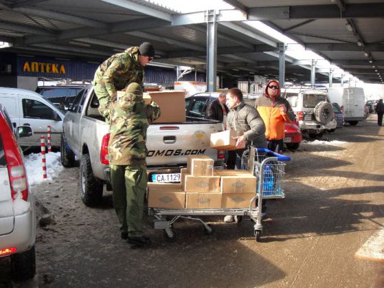 И в Бургас днес натовариха огромното количество дарения и ги закараха към засегнатите села.