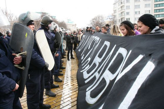 Ройтерс: Зрее бунт в деня на българския вот