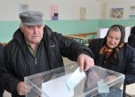 Екстремисти потрошиха избирателни секции в Косовска Митровица