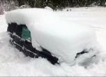 Швед оцеля два месеца в кола под метър сняг