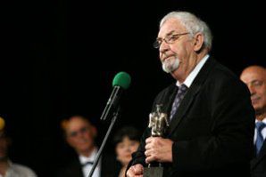 Георги Черкелов с почетния "Аскеер", получен през 2009 година. Снимка: БГНЕС