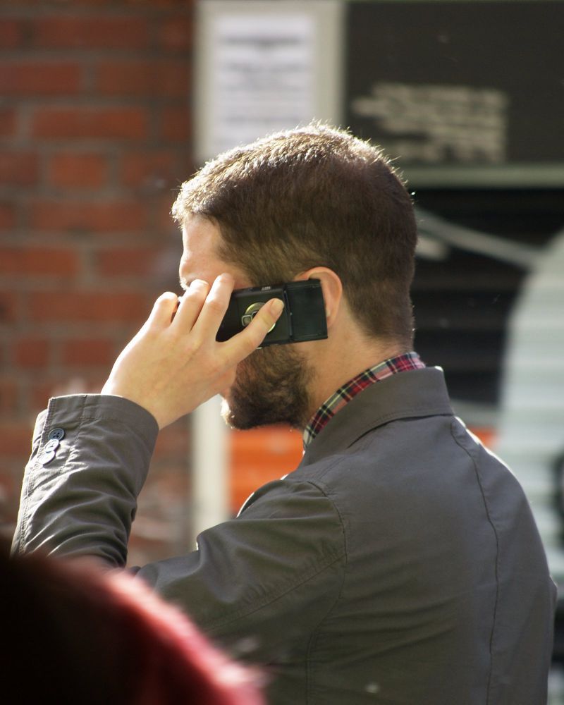 Man_speaking_on_mobile_phone