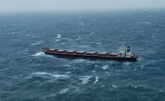 Пожар на танкер в Каспийско море, един загинал