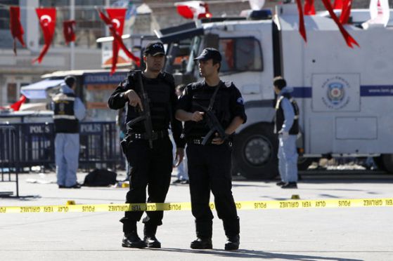 Десет човека са ранени след експлозия в Турция