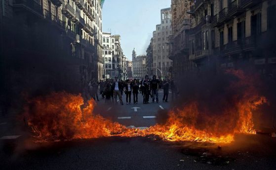Студентски протести в Барселона прераснаха в сблъсъци, Снимка: ЕРА/БГНЕС