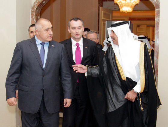 Премиерът Бойко Борисов, външният министър Николай Младенов и шейх Хамад бин Джасим ал-Тани в Доха на българо-катарския бизнес форум. Снимка: БГНЕС/МС