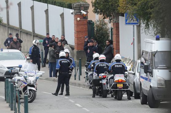 Заподозреният за стрелбата в Тулуза беше обграден от полицията. Снимка: БГНЕС