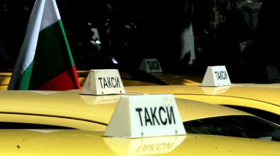 Война между таксиметровите шофьори и в Бургас