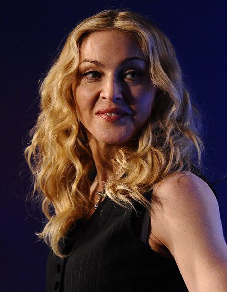 Мадона вдига скандал на фенове, че пушат