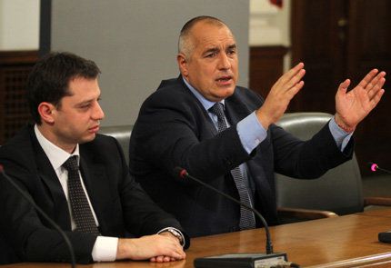Премиерът Борисов с енергийния министър Делян Добрев по време на пресконференцията. Снимка: БГНЕС