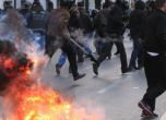 Пенсионер се самоуби пред парламента, Гърция пак пламна