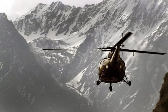 БЧК нае хеликоптери за спасителни акции в планината. СНИМКИ: ЕПА/БГНЕС