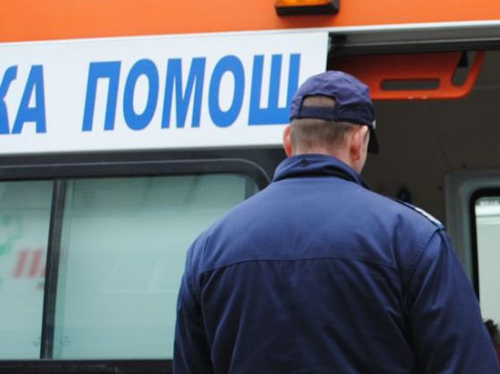 Кола излетя от пътя близо до Петрич