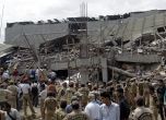 Рухнала сграда уби един и затрупа десетки в Индия
