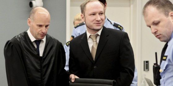 Гневен коментар във Фейсбук спря процеса срещу Брайвик