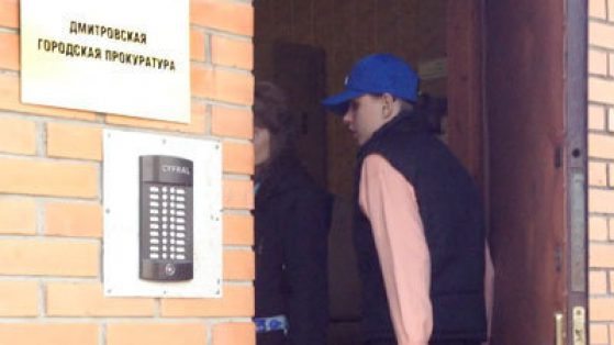 Анна намушкала бебето, защото й пречело да се моли. Снимка: lifenews.ru