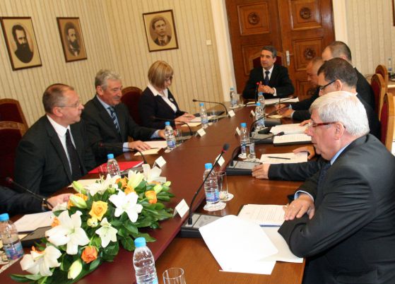 Съветът за сигурност при президента обсъжда политическата криза