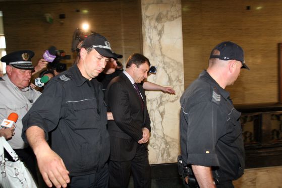 Алексей Петров с блезници в съда. Снимка: Сергей Антонов