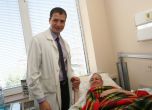 Д-р Емануил Найденов и Любка в болницата "Св. Иван Рилски". Снимка: Сергей Антонов