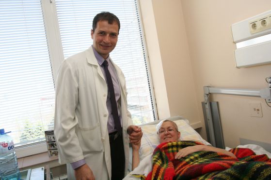 Д-р Емануил Найденов и Любка в болницата 