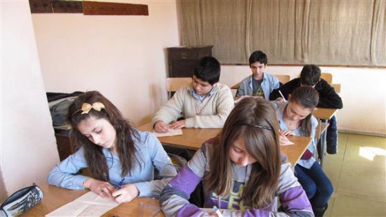 Четвъртокласниците на изпит по български днес
