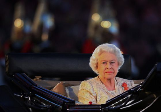 Кралица Елизабет II отпразнува диамантен юбилей (снимки)