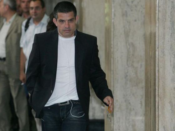 Съдът решава дали да предада Брендо на властите в Румъния