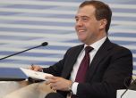 Медведев пое "Единна Русия"