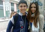 Нина Добрев се снима с българските си фенове. Снимка: Facebook