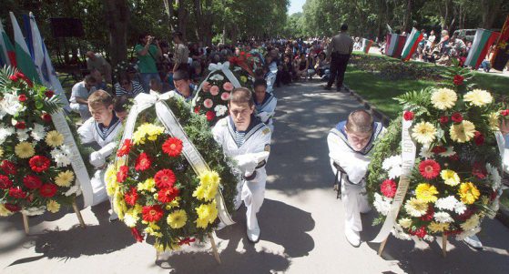 Церемонията по повод 136 години от гибелта на Христо Ботев в Морската градина във Варна. Снимка: БГНЕС