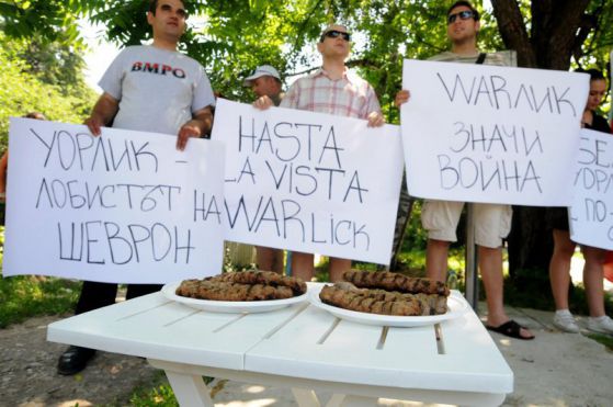 ВМРО изпрати Уорлик с кебапчета и "Батальонът се строява"