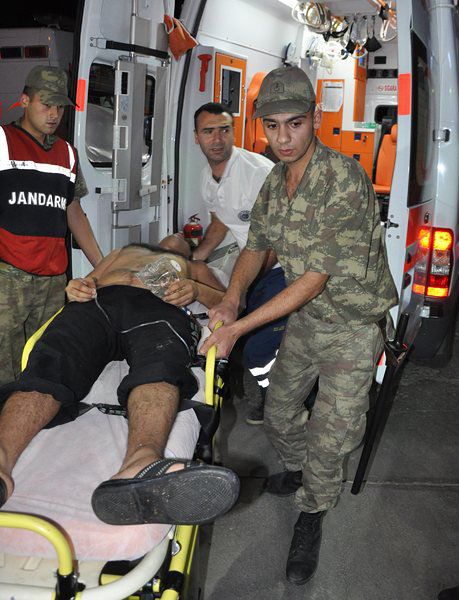Тринайсет затворници загинаха при пожар в Турция