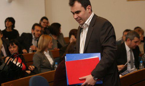 Човек на ГЕРБ снасял информация на БСП за купения вот (видео)
