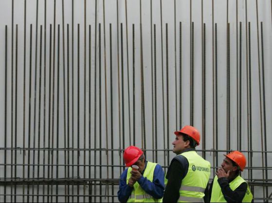 56 български строители заминават за Израел