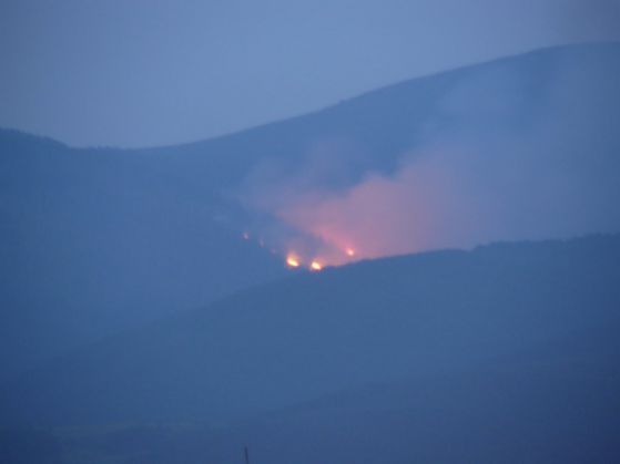Вече се виждат огньовете, обхванали Витоша. Снимка:Ц. Кръстев, OFFRoad-Bulgaria.com