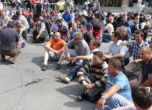 200 души окупираха общината във Варна заради Морската градина