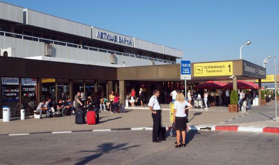 Затегнаха контрола на летище Варна. Снимка: БГНЕС