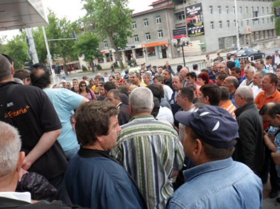 Продължават протестите на металурзите от ОЦК