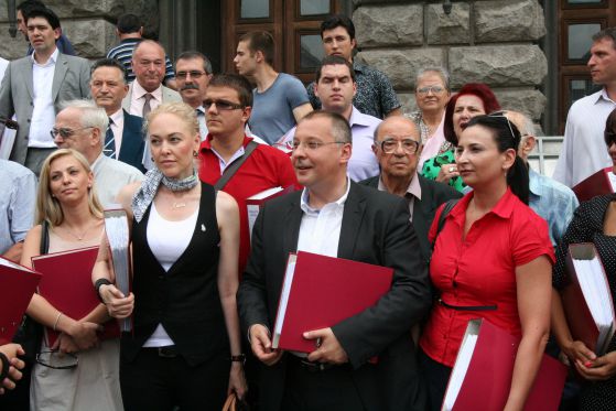 Червени папки стартират първия референдум в България (снимки)