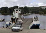 Замразеният ферибот Силистра-Кълъраш може да ни донесе глоба от ЕС. Снимка: Булфото