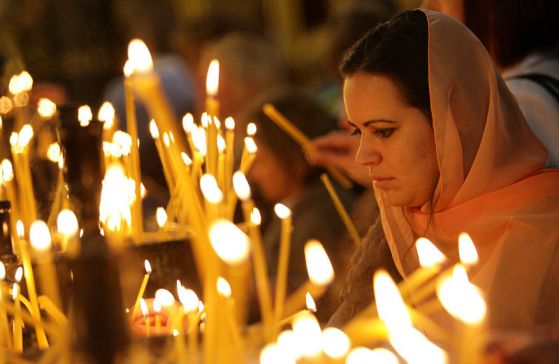 Tридневните молебени срещу самоубийствата във фокуса на световните медии