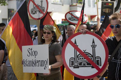 Сблъсъци при антиислямски протести в Германия