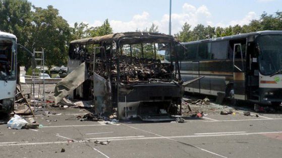 Взривеният автобус на летище 