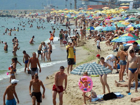 МРРБ иска да регулира цените на чадъри и шезлонги по плажовете