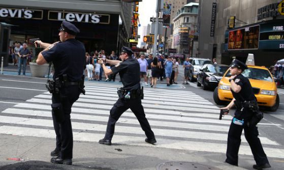 Мъж застреля 10 души в центъра на Ню Йорк 