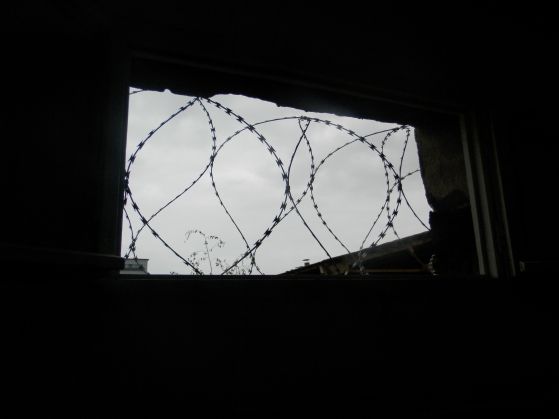 Лавкаджийка въртяла бизнес със затворници