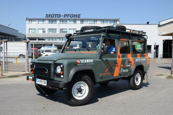 Българи на предизвикателна експедиция в Африка с Land Rover Defender