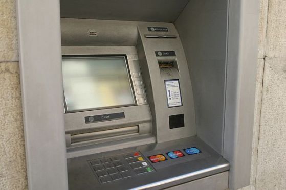 Крадци опитаха да изтръгнат цял банкомат в София 