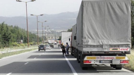 Турски камиони блокираха границата, "Лесово" и "Капитан Андреево" са като паркинг