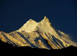 Лавина уби 9 алпинисти в Хималаите